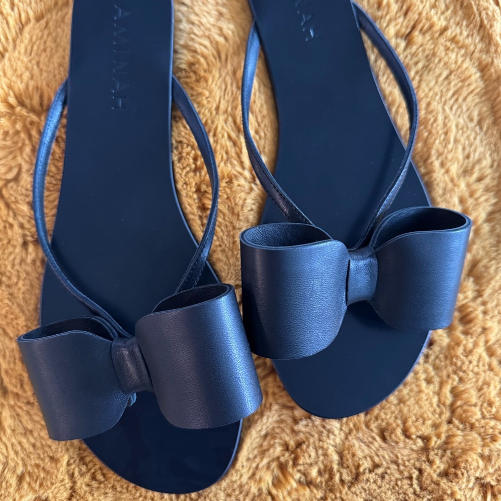 Aminah Abdul Jillil Black Leather Flip Flops – Size 10 (NEW)